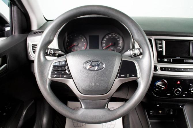 Hyundai Solaris II Рестайлинг с пробегом 2021 года, цена 1 699 000 рублей, 54000 км, седан, Автокод Объявления