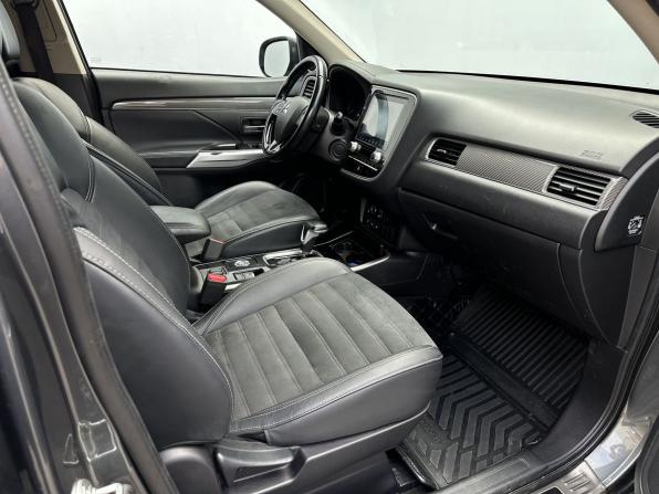 Mitsubishi Outlander III Рестайлинг 3 с пробегом 2021 года, цена 2 200 000 рублей, 130374 км, внедорожник, Автокод Объявления