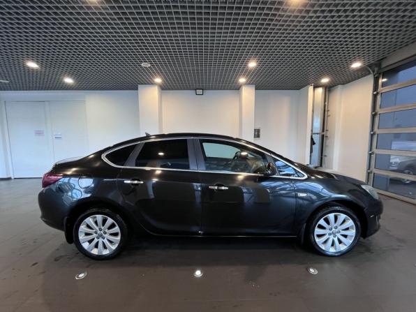 Opel Astra J Рестайлинг с пробегом 2013 года, цена 670 000 рублей, 221136 км, седан, Автокод Объявления