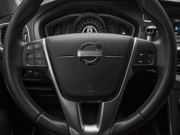 Volvo V40 Cross Country I с пробегом 2014 года, цена 1 650 000 рублей, 106567 км, хэтчбек, Автокод Объявления