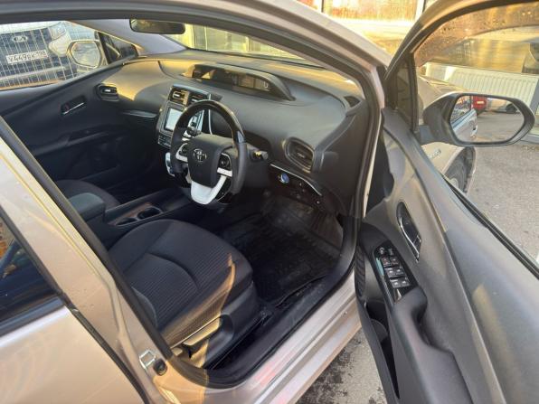 Toyota Prius IV (XW50) с пробегом 2015 года, цена 1 600 000 рублей, 62000 км, лифтбек, Автокод Объявления