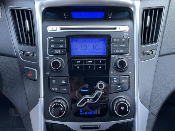 Hyundai Sonata VI (YF) с пробегом 2012 года, цена 990 000 рублей, 217428 км, седан, Автокод Объявления