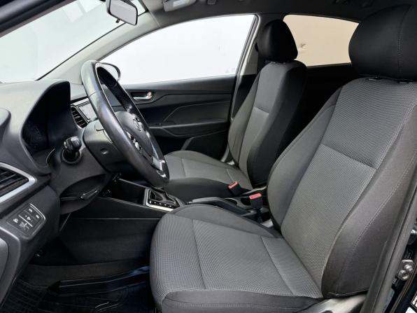 Hyundai Solaris II с пробегом 2017 года, цена 1 075 000 рублей, 160642 км, седан, Автокод Объявления