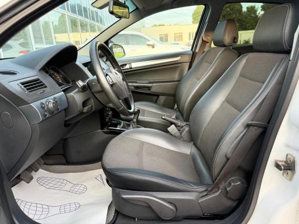 Opel Astra H Рестайлинг с пробегом 2013 года, цена 617 000 рублей, 214174 км, седан, Автокод Объявления