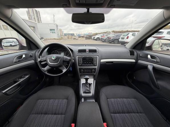 Skoda Octavia II (A5) Рестайлинг с пробегом 2013 года, цена 715 000 рублей, 217842 км, лифтбек, Автокод Объявления
