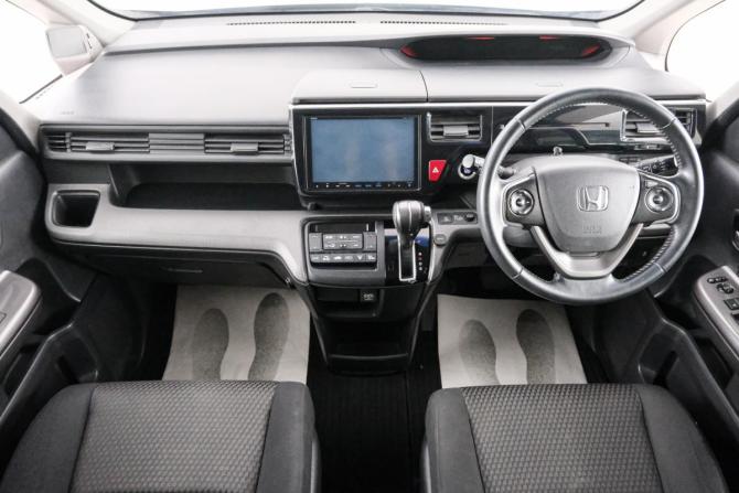 Honda Stepwgn V с пробегом 2015 года, цена 1 559 000 рублей, 211000 км, минивэн, Автокод Объявления