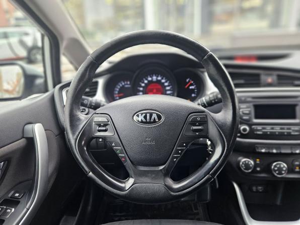 Kia Ceed II Рестайлинг с пробегом 2017 года, цена 1 239 000 рублей, 177034 км, хэтчбек, Автокод Объявления