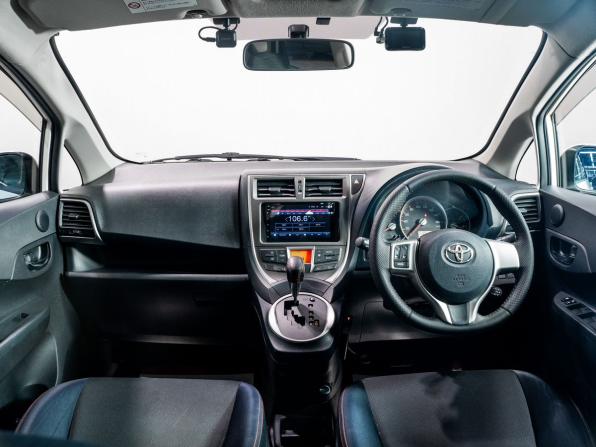 Toyota Ractis II с пробегом 2010 года, цена 1 080 000 рублей, 141249 км, хэтчбек, Автокод Объявления