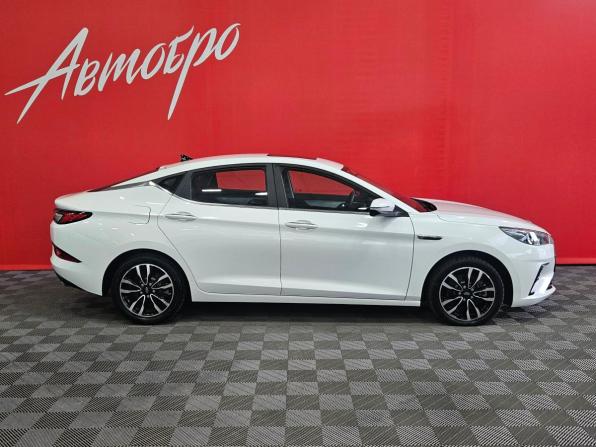 JAC J7 I с пробегом 2023 года, цена 1 445 000 рублей, 42749 км, хэтчбек, Автокод Объявления