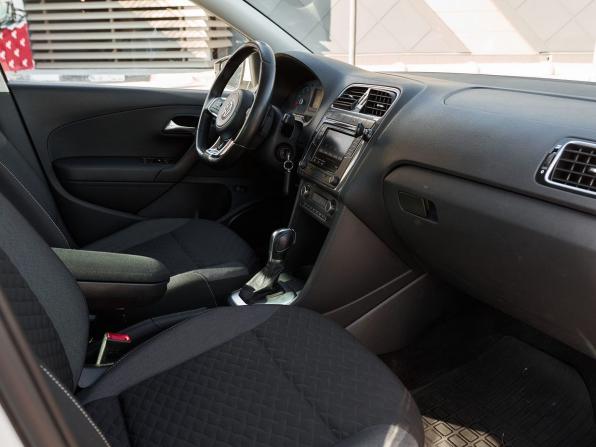 Volkswagen Polo V Рестайлинг с пробегом 2018 года, цена 1 248 000 рублей, 115005 км, седан, Автокод Объявления