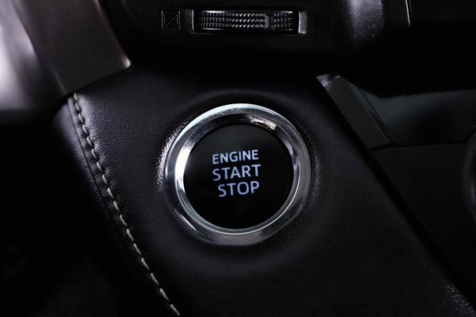Toyota RAV4 IV (XA40) Рестайлинг с пробегом 2019 года, цена 2 959 000 рублей, 86000 км, внедорожник, Автокод Объявления