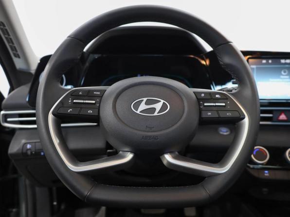 Hyundai Elantra VII (CN7) Рестайлинг с пробегом 2023 года, цена 2 199 000 рублей, 14081 км, седан, Автокод Объявления