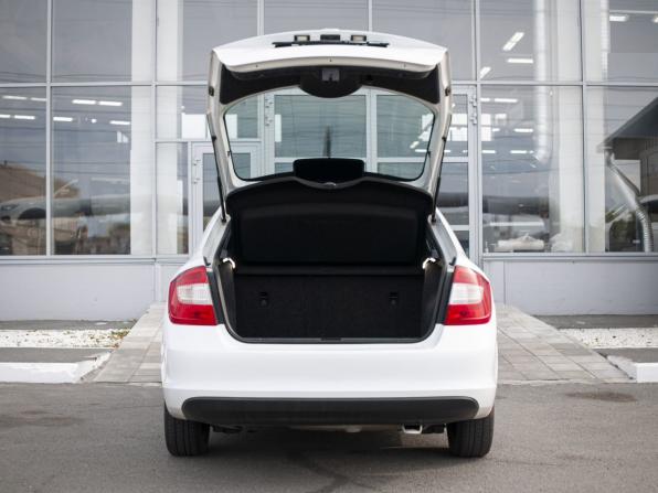 Skoda Rapid I с пробегом 2014 года, цена 830 000 рублей, 231159 км, лифтбек, Автокод Объявления