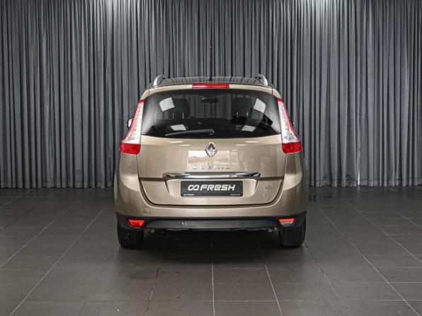 Renault Scenic III Рестайлинг 2 с пробегом 2015 года, цена 1 365 000 рублей, 179632 км, компактвэн, Автокод Объявления