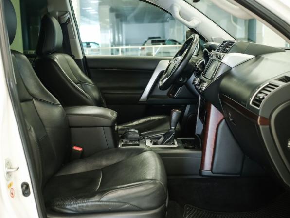 Toyota Land Cruiser Prado 150 Series Рестайлинг 1 с пробегом 2014 года, цена 3 103 000 рублей, 244132 км, внедорожник, Автокод Объявления