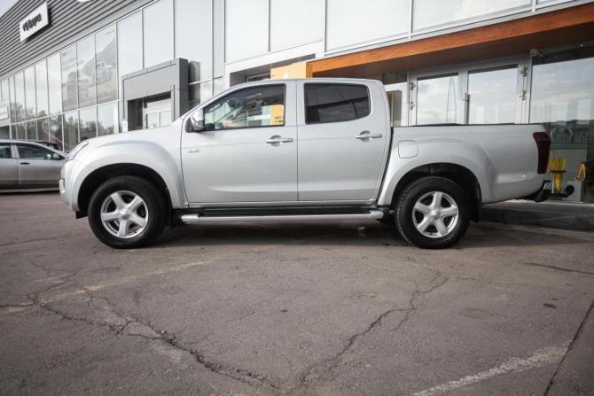 Isuzu D-Max II Рестайлинг с пробегом 2017 года, цена 3 098 000 рублей, 57000 км, offers.body_type.unknown, Автокод Объявления