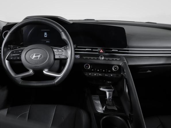 Hyundai Elantra VII (CN7) Рестайлинг с пробегом 2023 года, цена 2 110 000 рублей, 26653 км, седан, Автокод Объявления