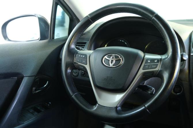 Toyota Avensis III с пробегом 2009 года, цена 1 049 000 рублей, 214000 км, седан, Автокод Объявления