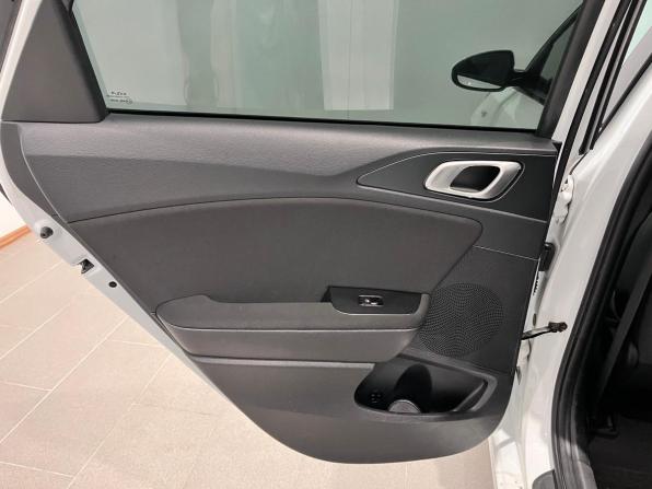 Kia Ceed III Рестайлинг с пробегом 2023 года, цена 1 990 000 рублей, 68026 км, хэтчбек, Автокод Объявления