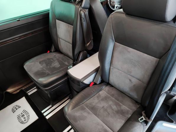 Volkswagen Multivan T5 Рестайлинг с пробегом 2011 года, цена 2 280 300 рублей, 268843 км, минивэн, Автокод Объявления