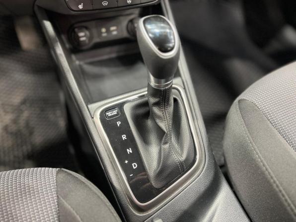 Hyundai Solaris II с пробегом 2017 года, цена 1 350 500 рублей, 121000 км, седан, Автокод Объявления
