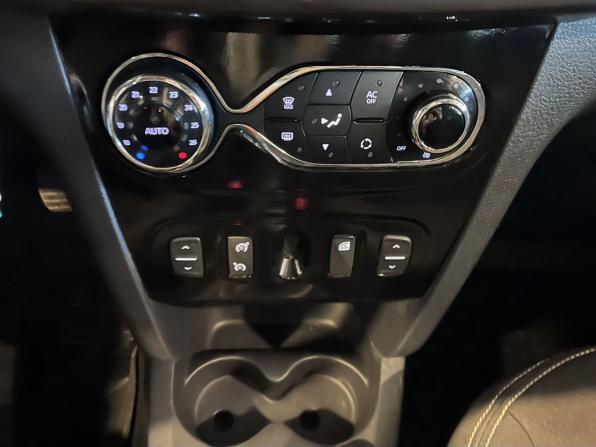 Renault Logan II с пробегом 2015 года, цена 470 000 рублей, 293550 км, седан, Автокод Объявления