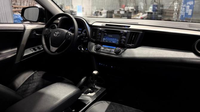 Toyota RAV4 IV (XA40) Рестайлинг с пробегом 2015 года, цена 2 348 000 рублей, 120952 км, внедорожник, Автокод Объявления
