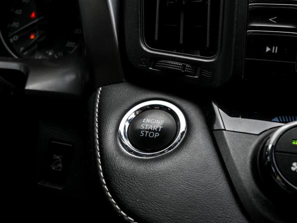Toyota RAV4 IV (XA40) Рестайлинг с пробегом 2017 года, цена 2 130 000 рублей, 187439 км, внедорожник, Автокод Объявления