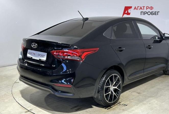 Hyundai Solaris II с пробегом 2018 года, цена 1 300 000 рублей, 132742 км, седан, Автокод Объявления
