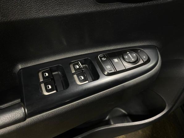 Kia Rio IV с пробегом 2018 года, цена 1 000 000 рублей, 294101 км, хэтчбек, Автокод Объявления