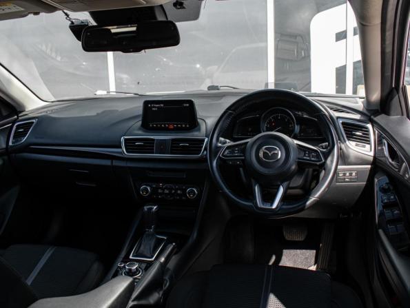 Mazda Axela III Рестайлинг с пробегом 2018 года, цена 1 420 000 рублей, 101517 км, хэтчбек, Автокод Объявления
