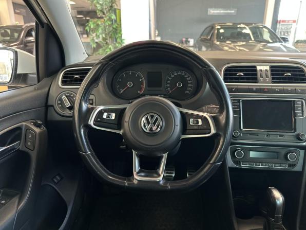 Volkswagen Polo V Рестайлинг с пробегом 2018 года, цена 1 070 000 рублей, 125500 км, седан, Автокод Объявления