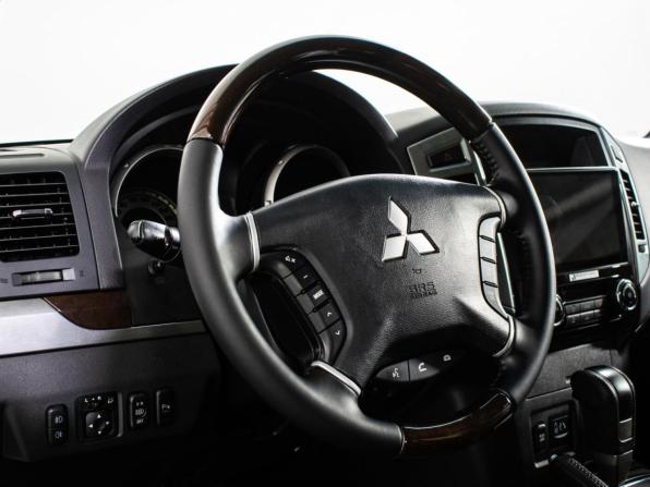Mitsubishi Pajero IV Рестайлинг 2 с пробегом 2019 года, цена 3 350 000 рублей, 90000 км, внедорожник, Автокод Объявления