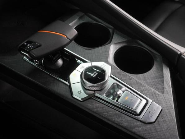 Changan UNI-V I с пробегом 2023 года, цена 2 179 000 рублей, 55321 км, лифтбек, Автокод Объявления