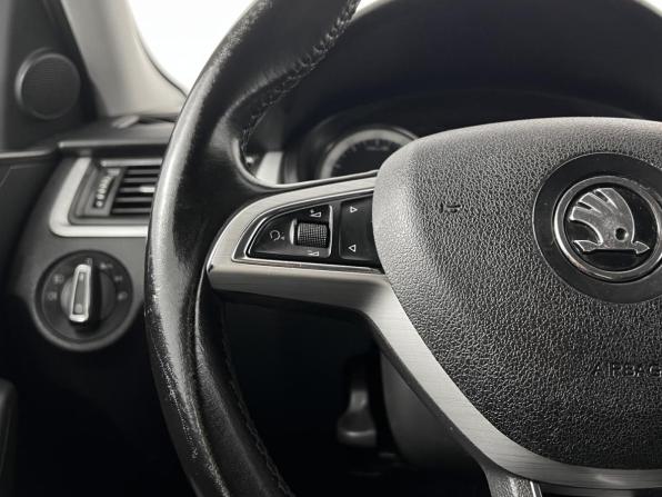 Skoda Rapid I с пробегом 2017 года, цена 949 900 рублей, 188326 км, лифтбек, Автокод Объявления
