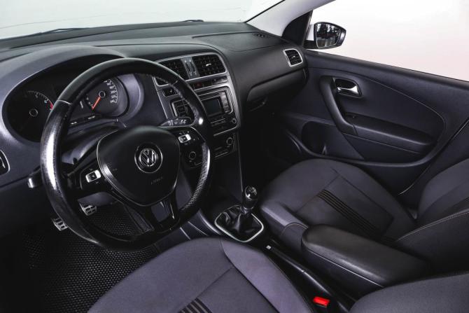 Volkswagen Polo V Рестайлинг с пробегом 2016 года, цена 1 029 000 рублей, 134000 км, седан, Автокод Объявления