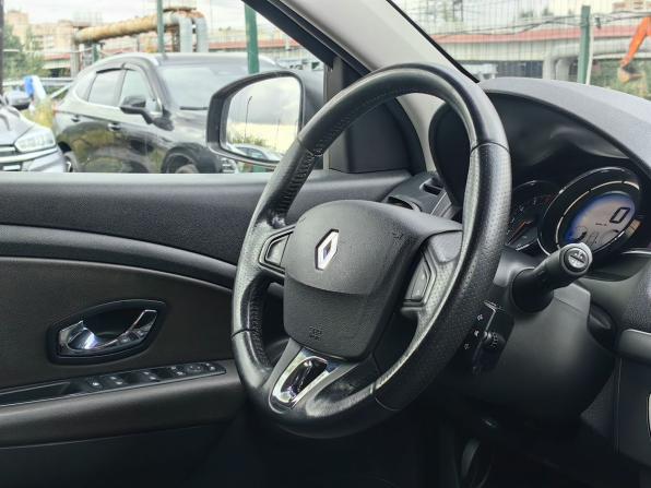 Renault Fluence I Рестайлинг с пробегом 2015 года, цена 949 000 рублей, 140000 км, седан, Автокод Объявления