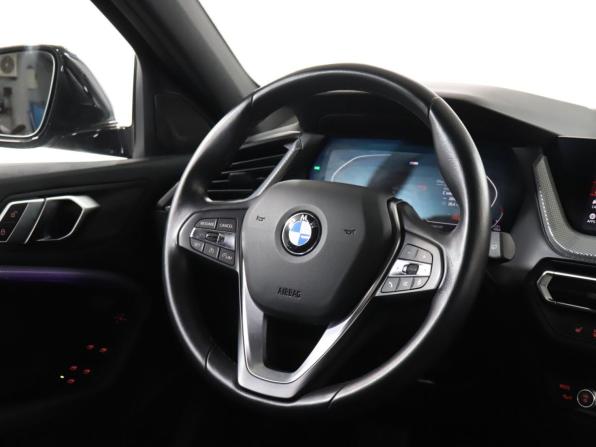 BMW 1 серии III (F40) с пробегом 2021 года, цена 3 045 000 рублей, 28382 км, хэтчбек, Автокод Объявления