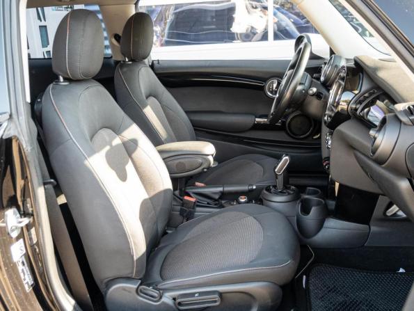 Mini Hatch III (F55/F56) Рестайлинг с пробегом 2020 года, цена 2 170 000 рублей, 73274 км, хэтчбек, Автокод Объявления