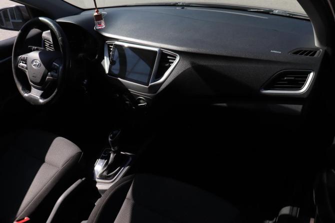 Hyundai Solaris II с пробегом 2018 года, цена 981 000 рублей, 184139 км, седан, Автокод Объявления