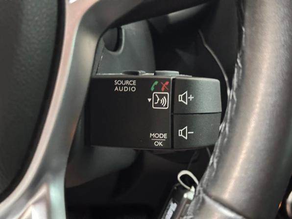 Renault Sandero II Рестайлинг с пробегом 2021 года, цена 1 388 000 рублей, 57867 км, хэтчбек, Автокод Объявления