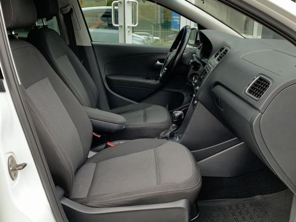 Volkswagen Polo V Рестайлинг с пробегом 2015 года, цена 729 000 рублей, 332819 км, седан, Автокод Объявления