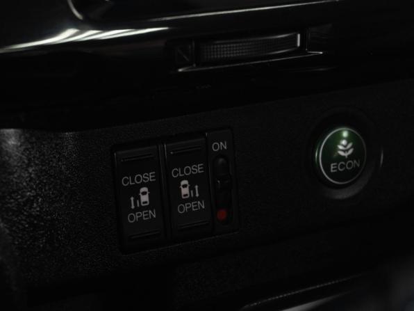 Honda Stepwgn V с пробегом 2016 года, цена 2 249 000 рублей, 189330 км, минивэн, Автокод Объявления