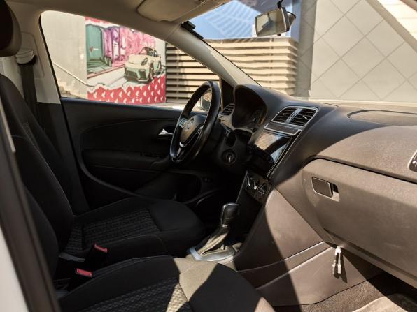 Volkswagen Polo V Рестайлинг с пробегом 2019 года, цена 1 198 000 рублей, 124823 км, седан, Автокод Объявления