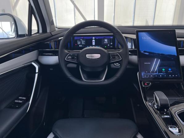 Geely Atlas II с пробегом 2024 года, цена 3 050 000 рублей, 6705 км, внедорожник, Автокод Объявления