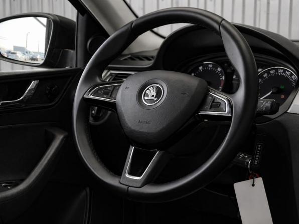 Skoda Rapid I с пробегом 2017 года, цена 1 207 000 рублей, 130593 км, лифтбек, Автокод Объявления
