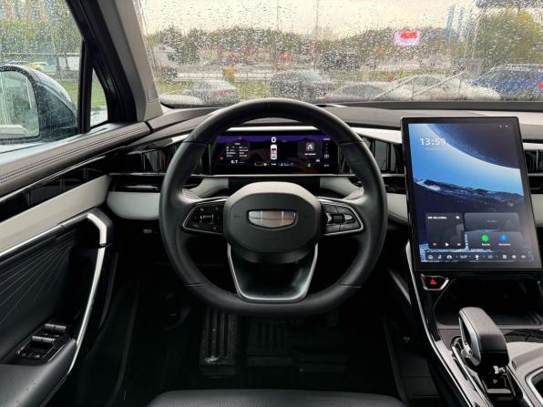 Geely Atlas II с пробегом 2023 года, цена 2 310 000 рублей, 45599 км, внедорожник, Автокод Объявления