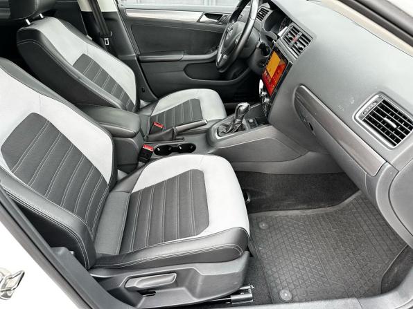 Volkswagen Jetta VI с пробегом 2013 года, цена 1 050 000 рублей, 119047 км, седан, Автокод Объявления