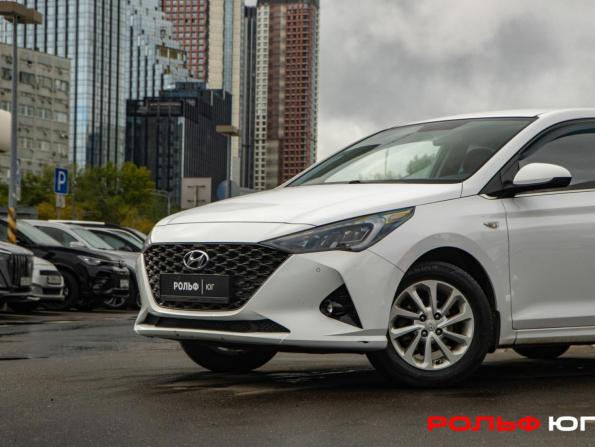 Hyundai Solaris II Рестайлинг с пробегом 2021 года, цена 1 438 000 рублей, 105000 км, седан, Автокод Объявления