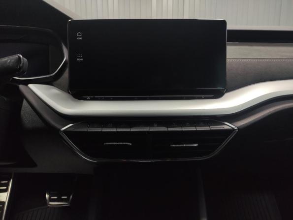 Skoda Octavia IV (A8) с пробегом 2021 года, цена 2 599 000 рублей, 98105 км, лифтбек, Автокод Объявления